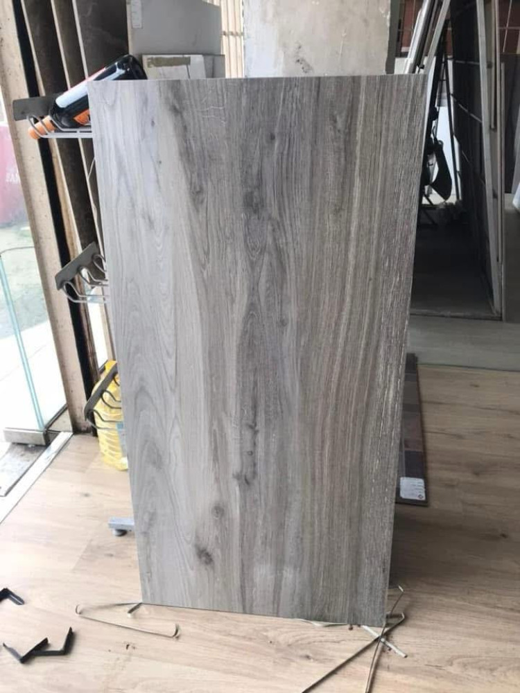 Large Format ceramic or porcelin tile