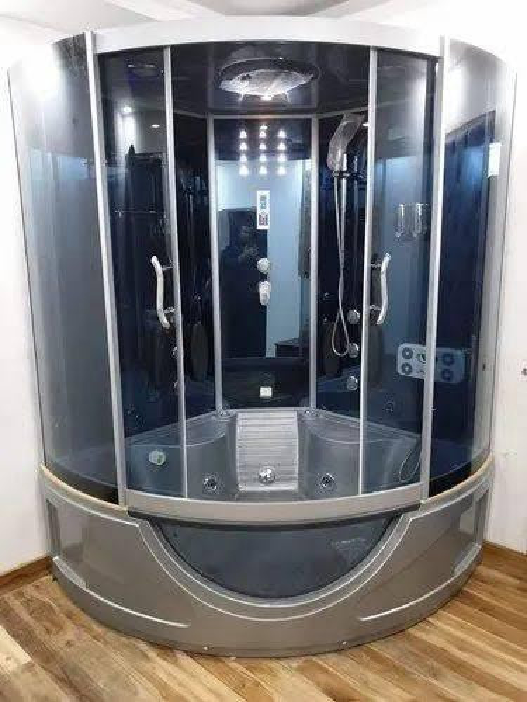 Corner Standing Jacuzzi