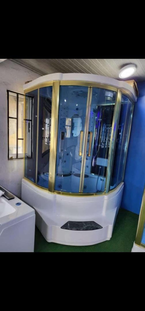 Corner Standing Jacuzzi