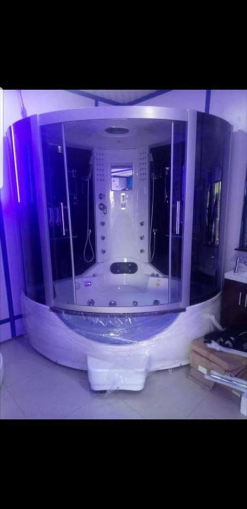 Corner Standing Jacuzzi