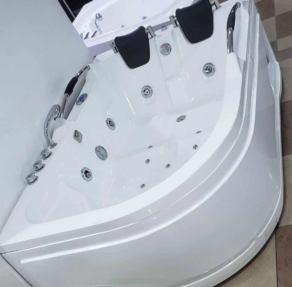 Freestanding Oval Bathtub