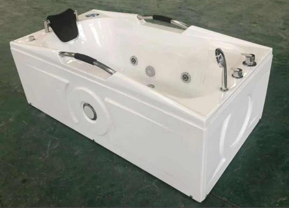 Freestanding Oval Bathtub