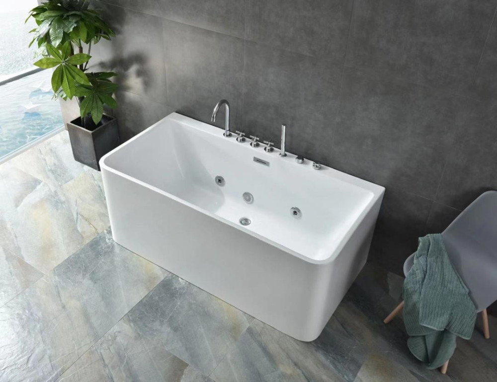 Deep Soaking Bathtub