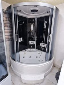 Self-contained showers cabin with jacuzzi function