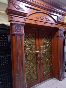 Modern Pillar Frame Door