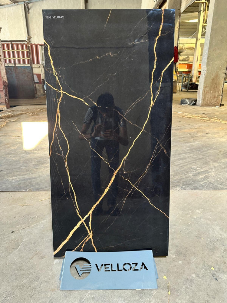 Large high-gloss Gold and Black Tile