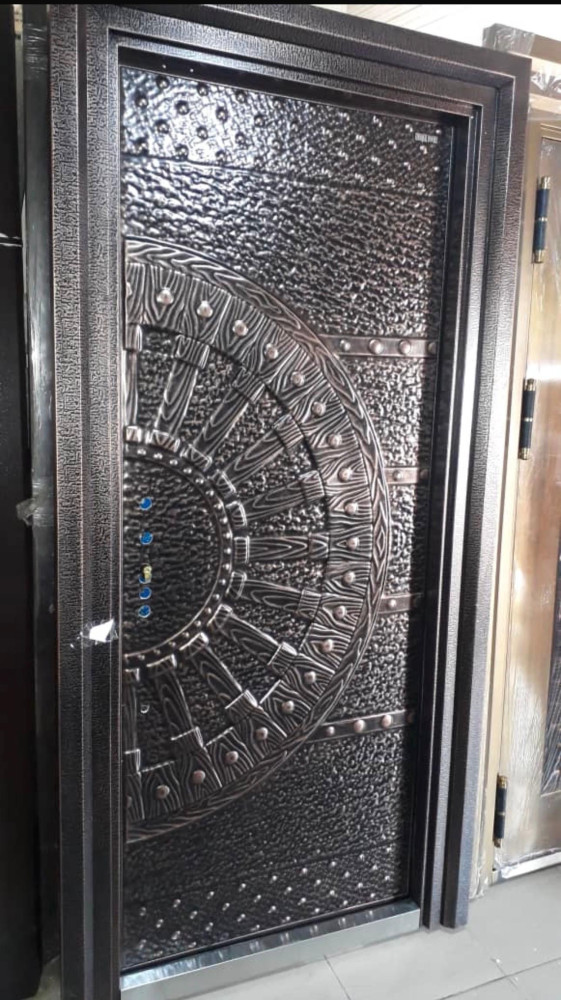 Cast Aluminum or Steel Construction