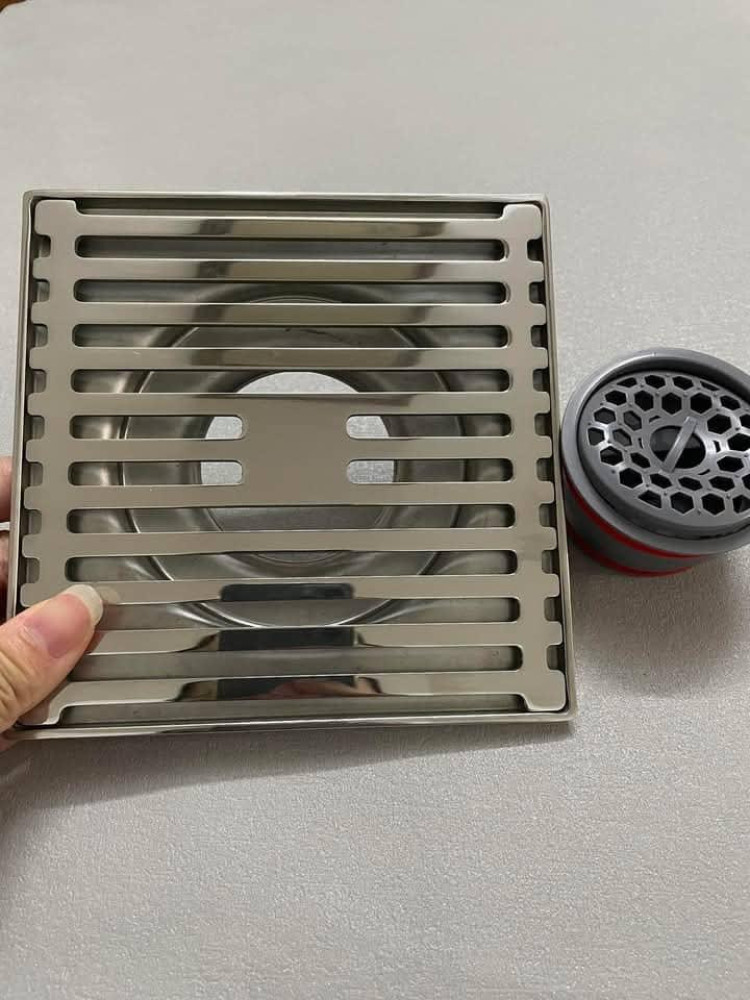 Stainless Steel floor drain with an anti-door core