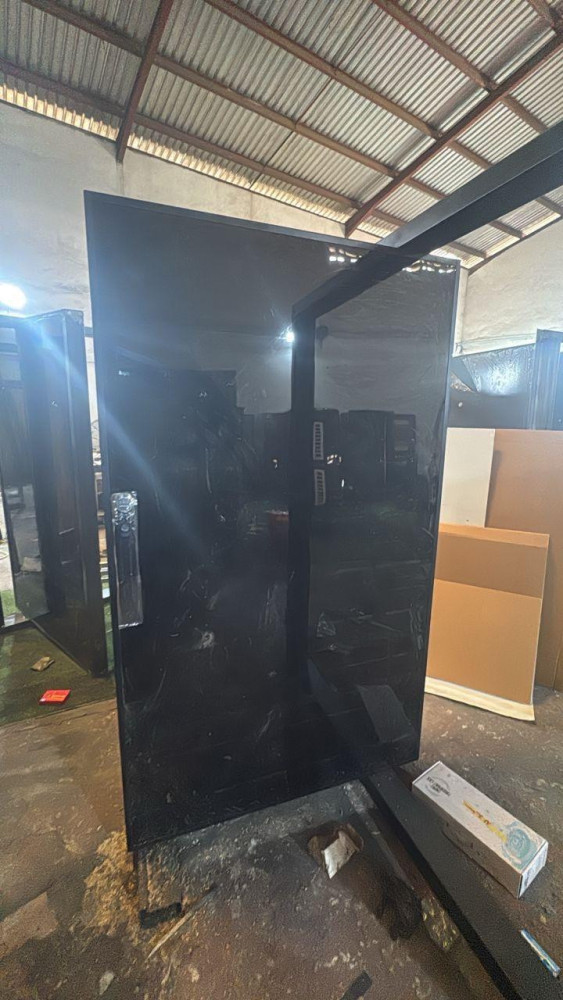 Hisense refrigerator with black glass doors