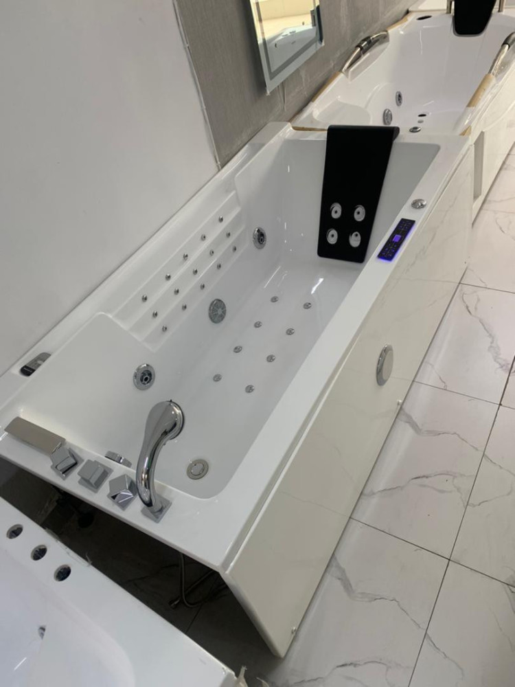 White rectangular jetted bathtub
