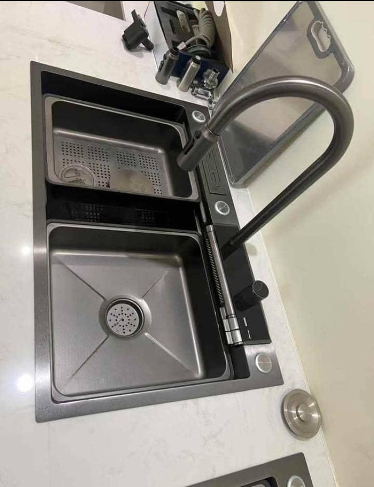 Chef-grade kitchen sink