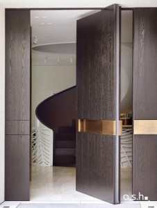 Frameless Pivot Door