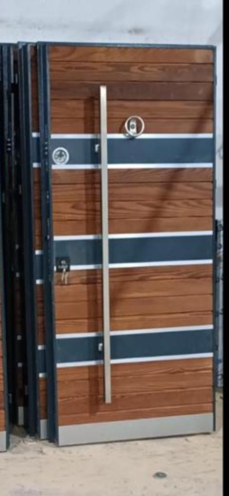 Frameless Pivot Door